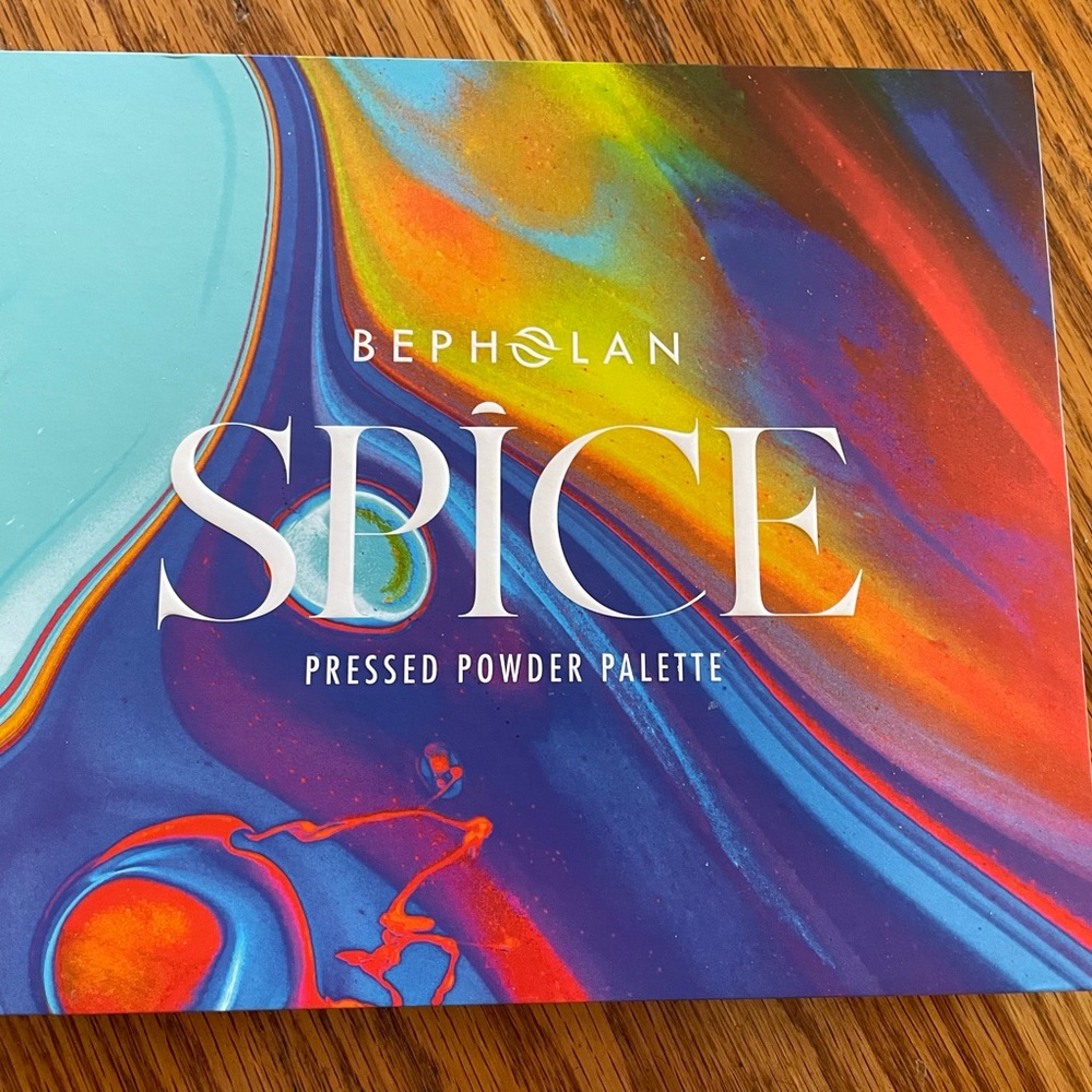 Bepholan Eyeshadow Palette